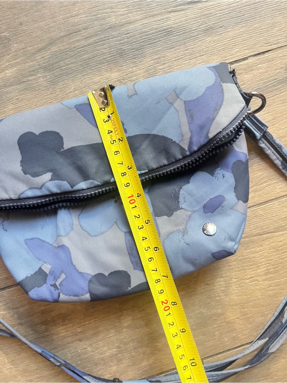 PACSAFE crossbody - Picture 8 of 8